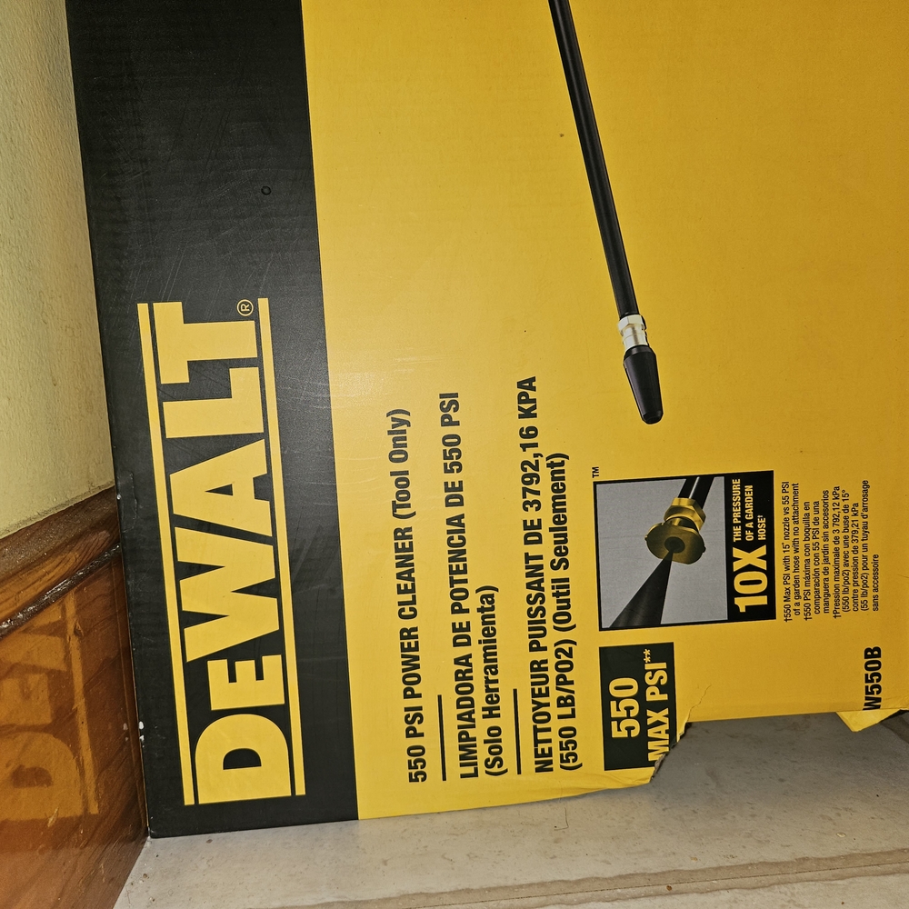 DEWALT 550 PSI Power Cleaner - Black and Yellow